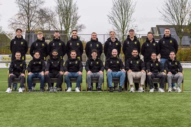 2025_11_15 Elftalfoto GVV63 3 en spelers