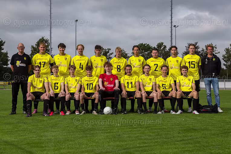 2026_09_19 GVV63 JO19 1 Elftal en sponsors