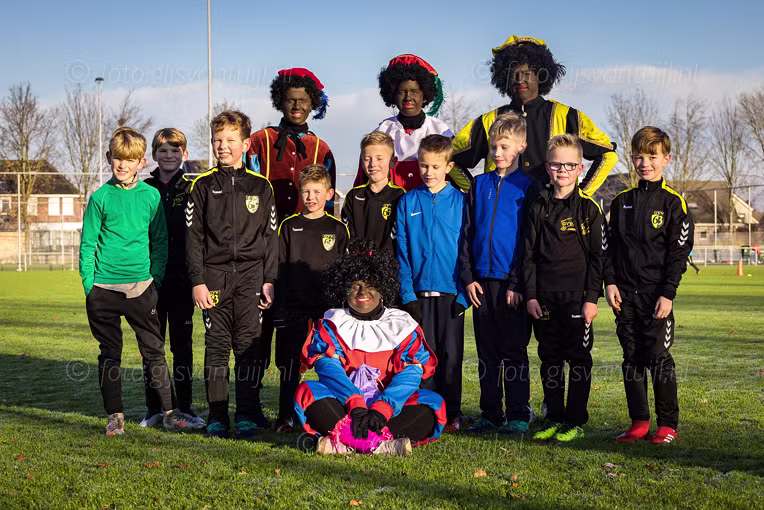 2020_12_05 GVV63 Jeugd tr met pieten